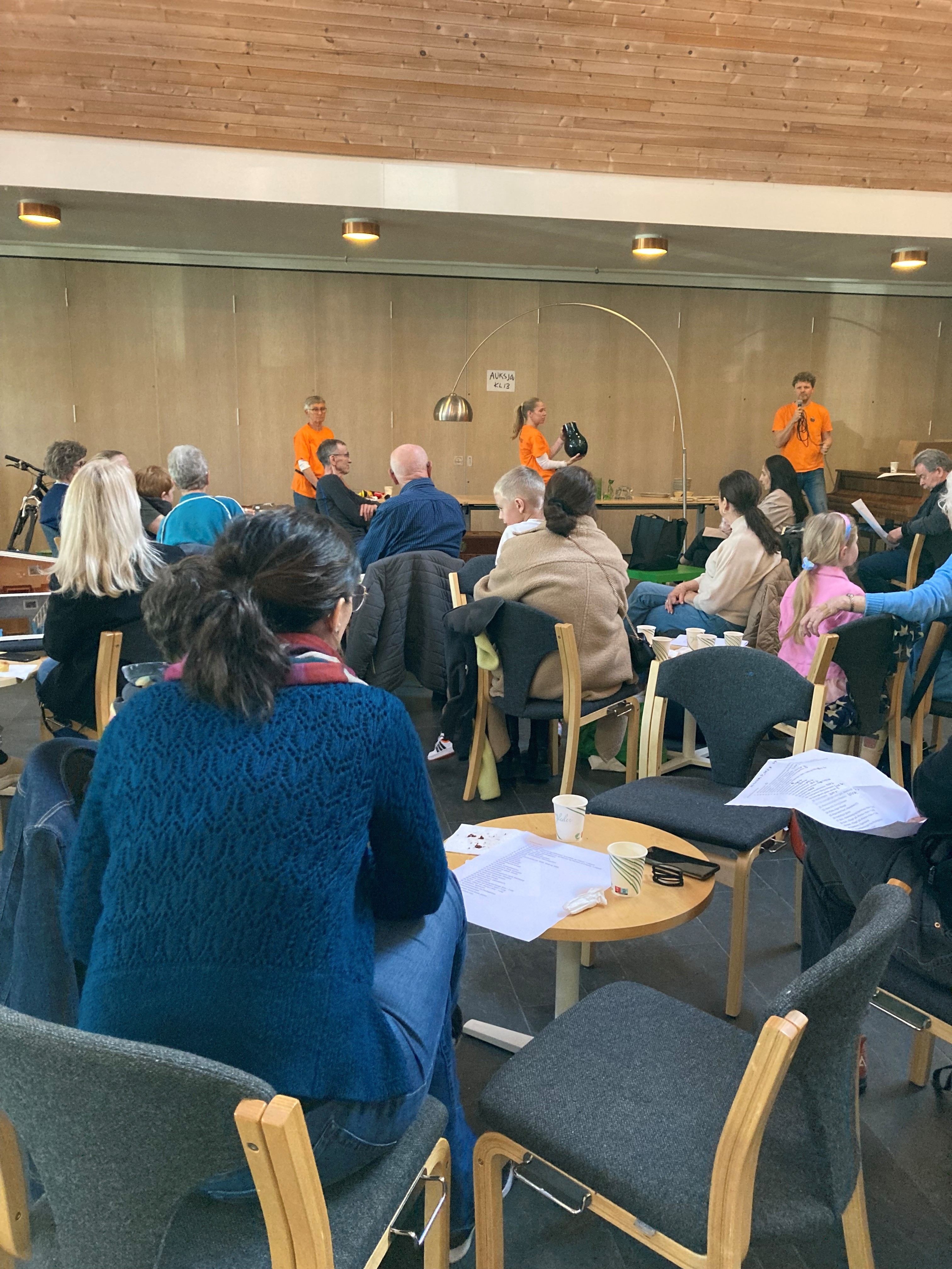 God stemning under auksjonen 2